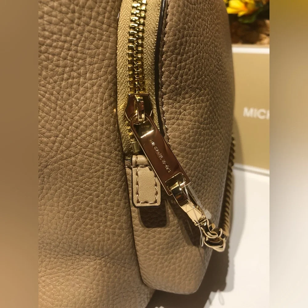 🆕MICHAEL KORS JET SET MD W/chain Non-leather Vegan Material